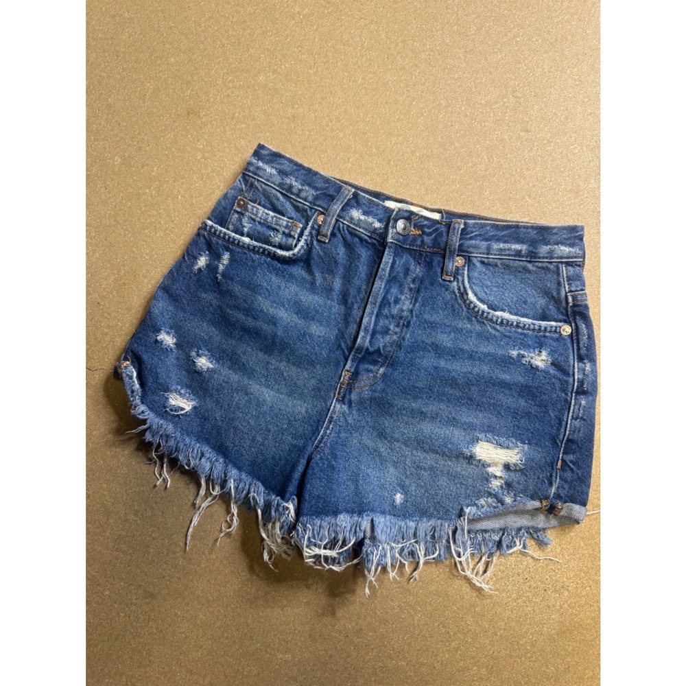 Free People‎ We The Free Distressed Denim Shorts Medium Wash Raw Hem Size 26 - Picture 2 of 5